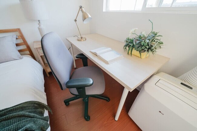 Building Photo - 2304 E 14th St