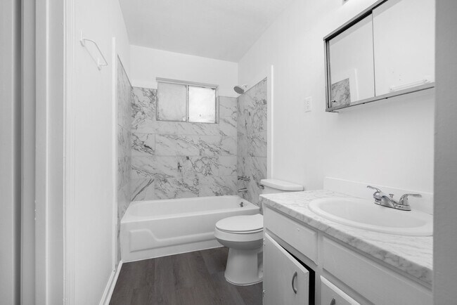 Building Photo - Completely Remodeled Home Near Shelby Forest