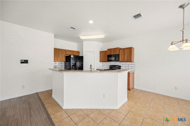 Building Photo - 1217 Roanoke Dr