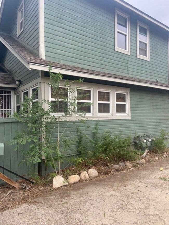 Building Photo - 2227 Arapahoe Ave