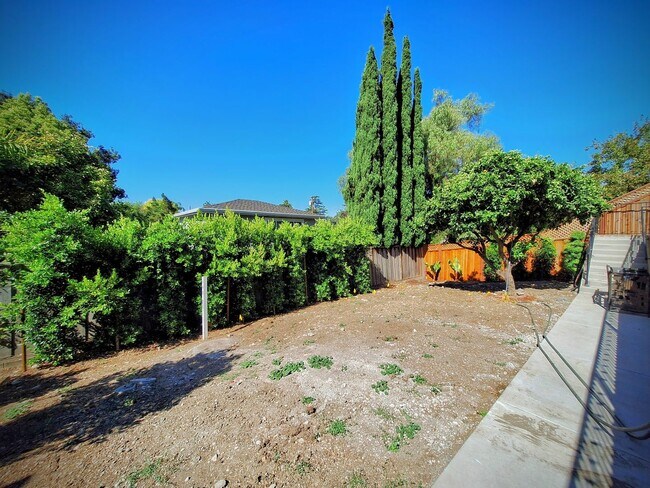 Building Photo - 10501 Observatory Dr
