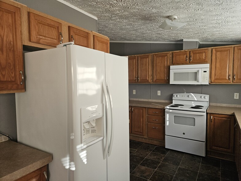 Building Photo - 45 Lynnwood Cir