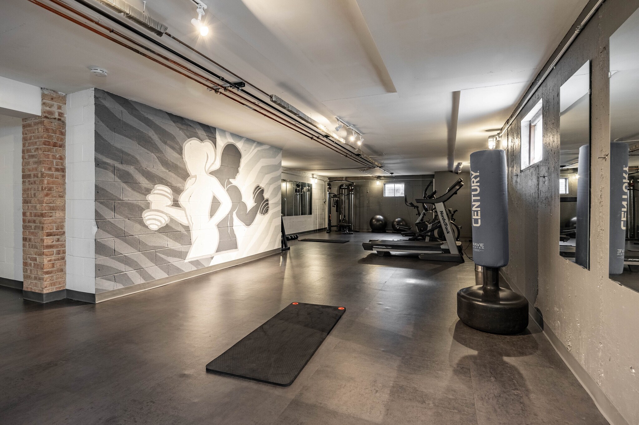 Building Photo - 7620 N Sheridan Rd