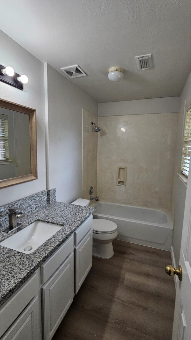 Building Photo - 18015 Willow Cliff Ln