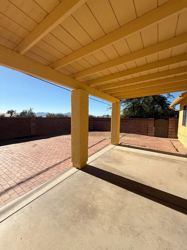 Building Photo - 3 Bed 2 Bath home in the highly desirable Northwest Tucson area. New paint, Carpet an Appliances!