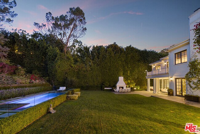 Building Photo - 9135 Hazen Dr