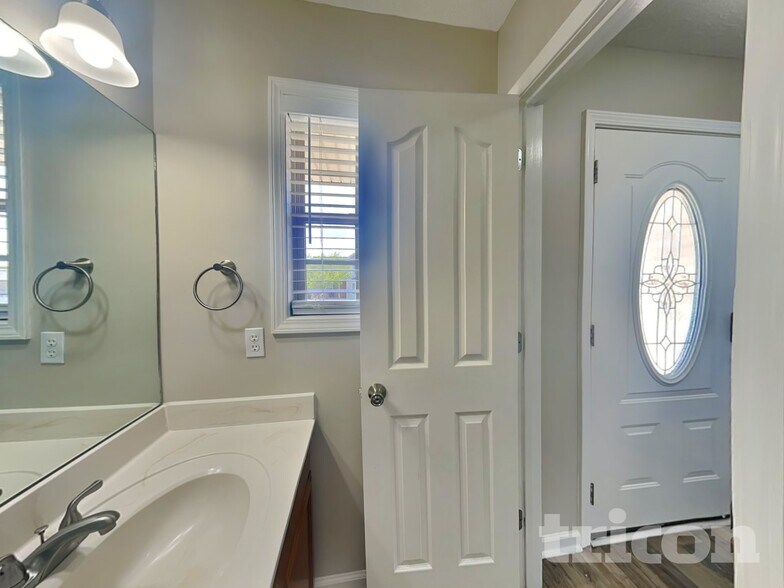 Building Photo - 629 Wolfchase Dr