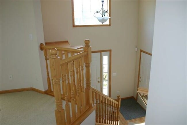 Building Photo - 9130 Oak Ridge Dr