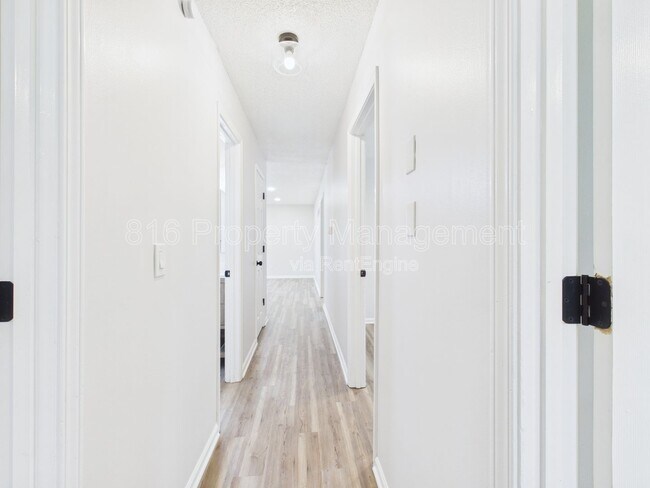 Building Photo - 8622 E 108th Terrace