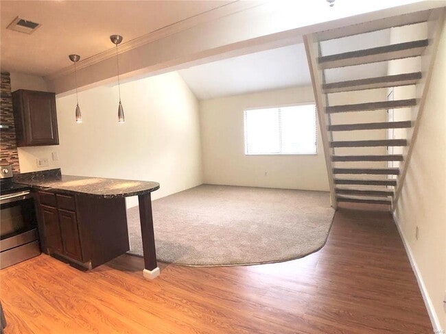 Building Photo - 425 Ponderosa Ave