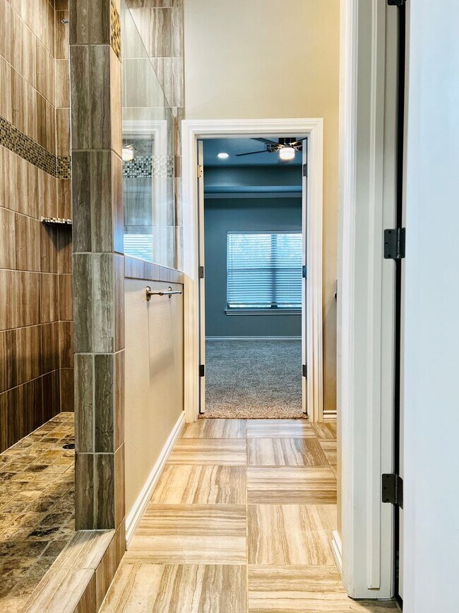 Building Photo - Beautiful 3BD 2BA w/ Bonus Room Located in...