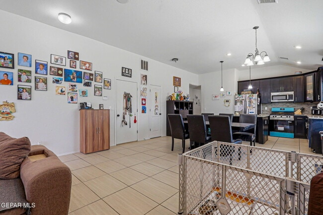 Building Photo - 12748 Tre Maximiliano Ave