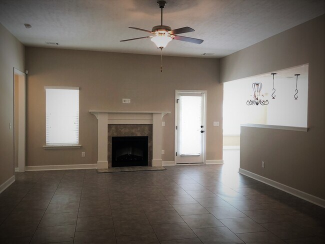 Building Photo - 3016 Ashley Lp