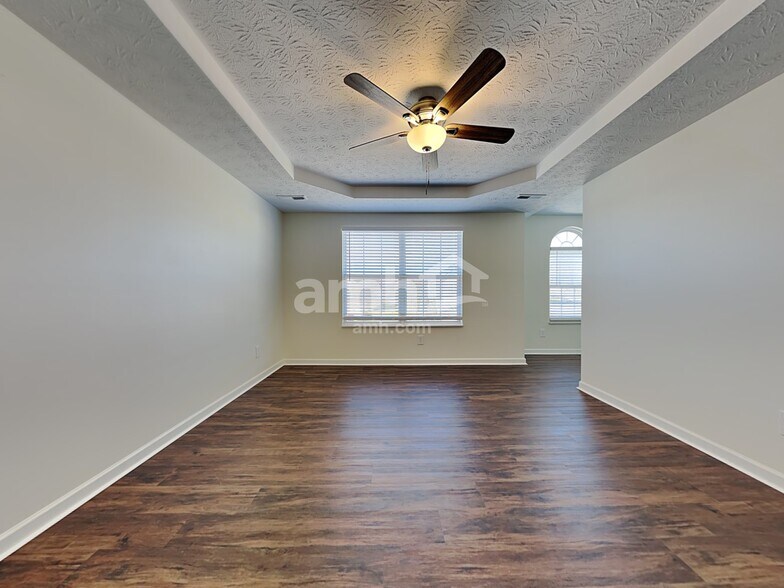 Building Photo - 5810 Matalin Ln