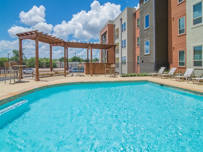 Primary Photo - Balcones Lofts