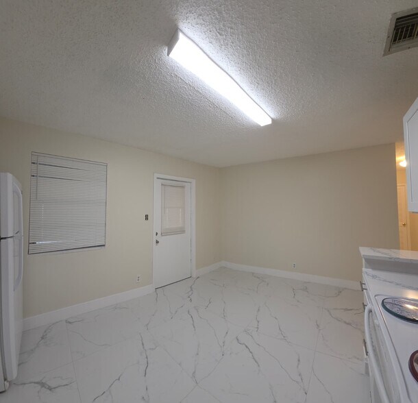 Building Photo - 2526 Taylor St