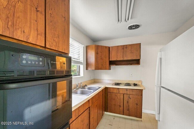 Building Photo - 5941 Caribbean Dr S