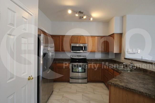 Building Photo - 525 N Miller Rd