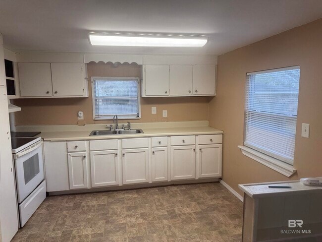 Building Photo - 20370 US-90