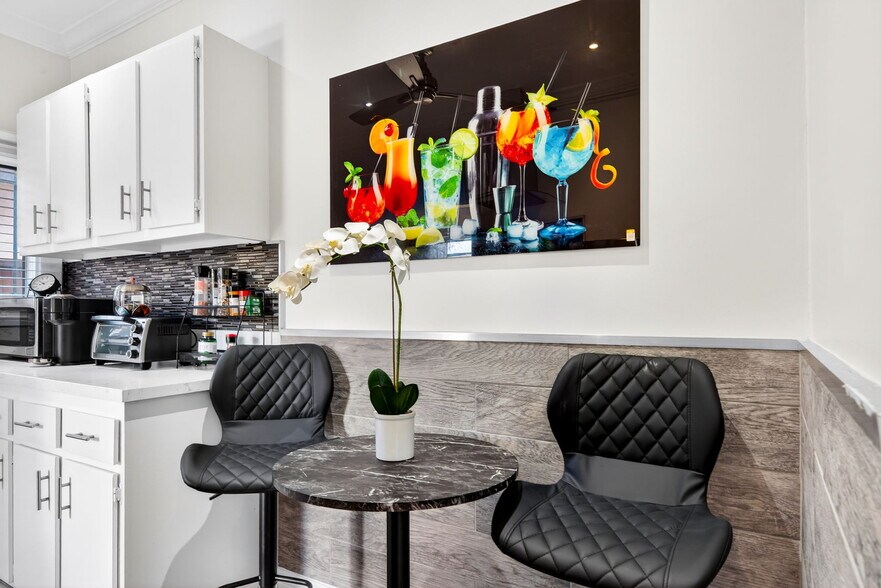 Building Photo - 5917 Lexington Ave