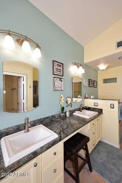 Building Photo - 359 W Brisa Dr