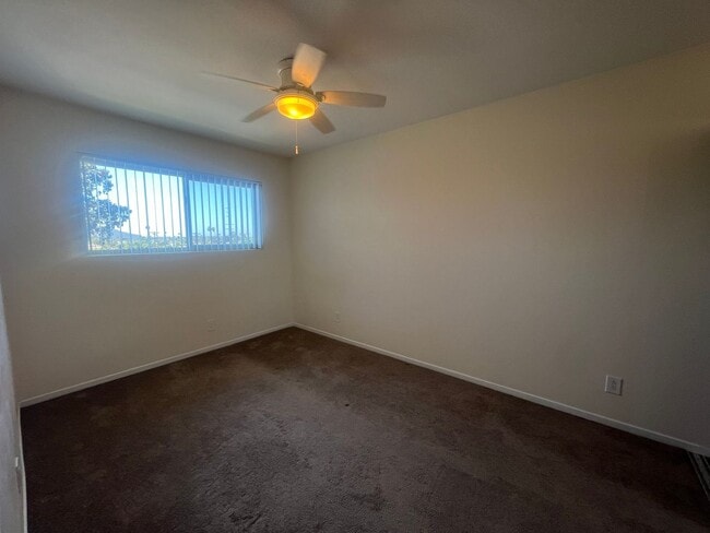 Building Photo - Charming upstairs 2/2 Condo in Clairemont