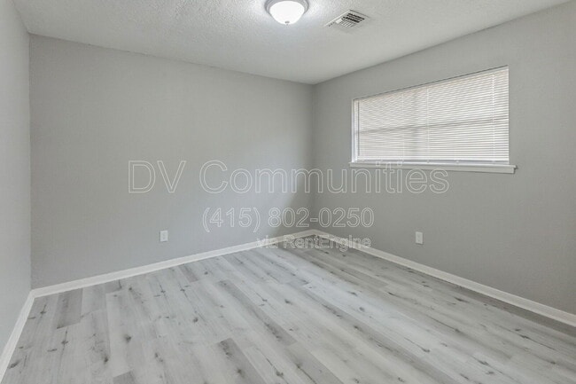 Building Photo - 2107 Lamar Dr