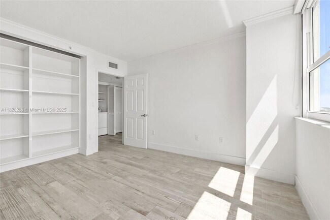 Building Photo - 650 West Ave