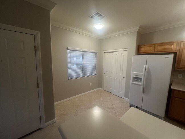 Building Photo - 3 Bedroom Townhome - Centennial Hills