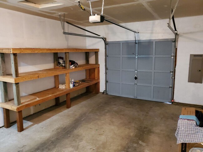 Building Photo - Updated 3 Bedroom 2 Bath Duplex In East Port Orchard