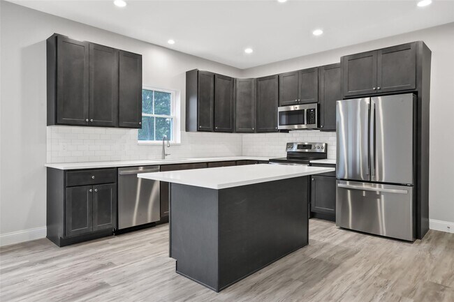Building Photo - 108 Clarks Ln