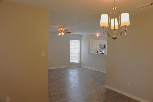 Building Photo - 16210 Rosenridge Dr