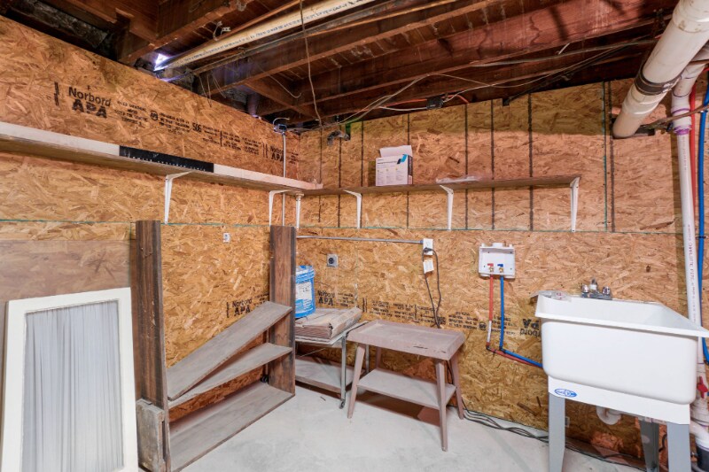 Building Photo - 2611 Pershing Dr