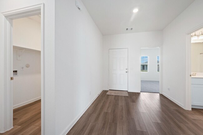 Building Photo - 6310 Highland Bnd Dr