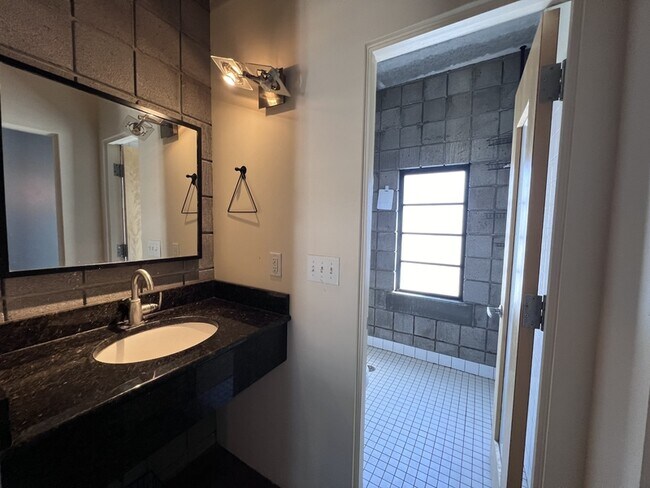 Building Photo - 360 W 300 S