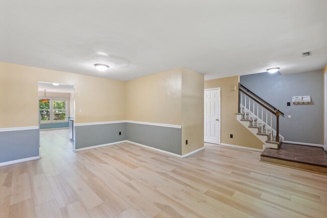 Building Photo - 2105 Grey Fox Ln