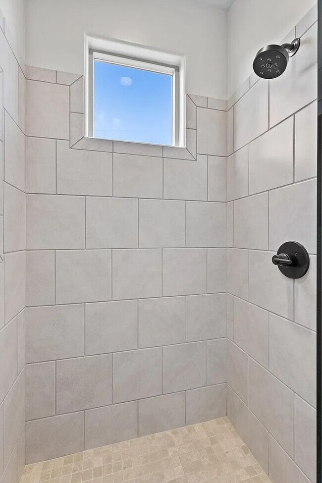 Building Photo - 3 Bedroom Home in Washington's Premier Bri...