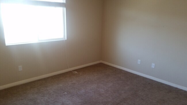 Building Photo - Beautiful 2011 home in West Haven for rent