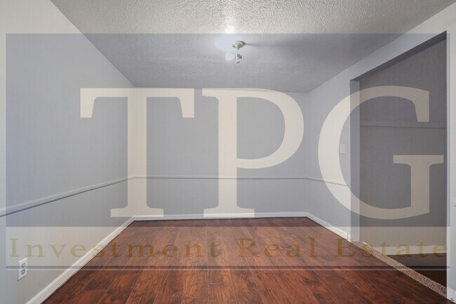 Building Photo - Newly Renovated, Pet Friendly Home in KCMO!