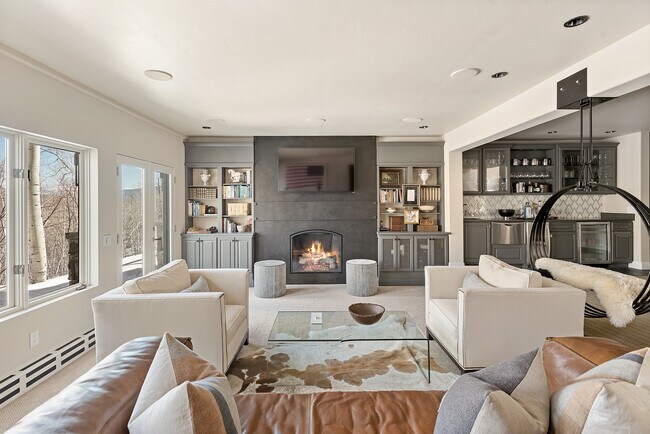Building Photo - 399 Maple Ridge Ln