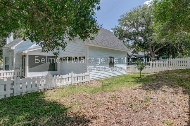 Building Photo - 933 Lake Elsie Dr