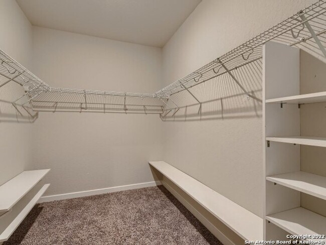 Building Photo - 5 Bedrooms with Tons of Indoor and Outdoor...