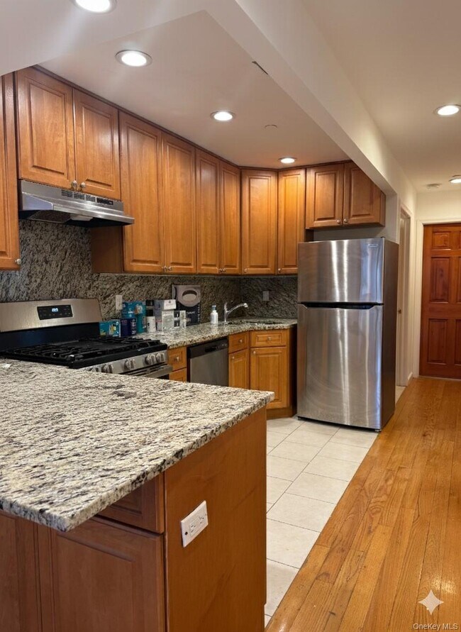 Building Photo - 40-33 191st St