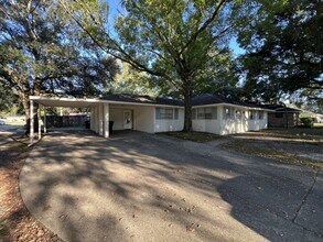 Building Photo - Newly updated!  3 bedroom, 1.5 bath home o...