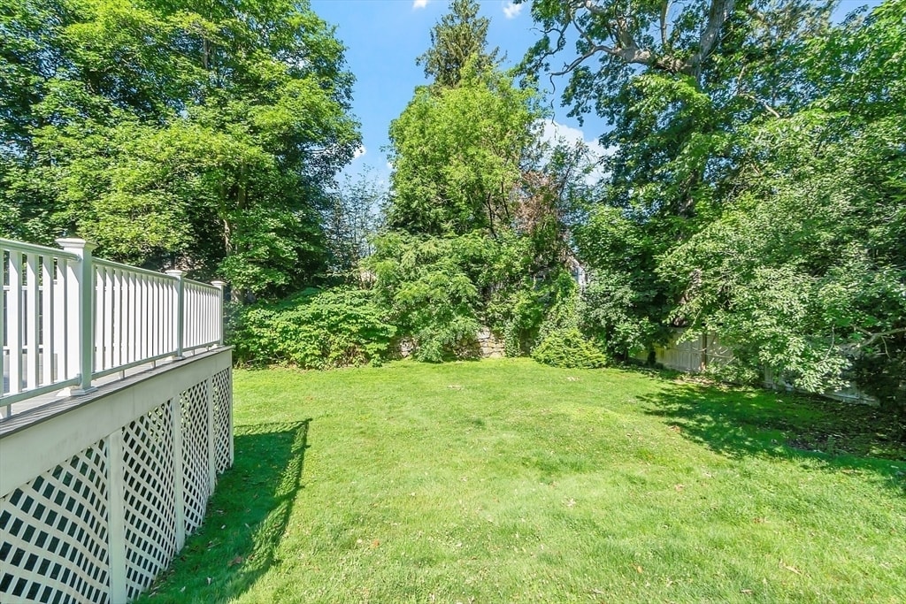 Building Photo - 9 Maple Ct