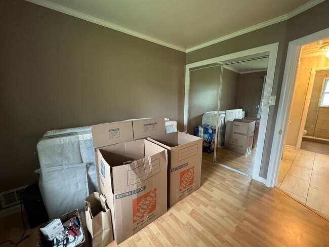 Building Photo - Gorgeous 3 Bed 1.5 Bath Single-Family Home...