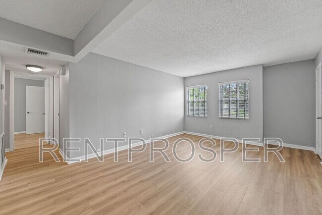 Building Photo - 317 E Amelia St