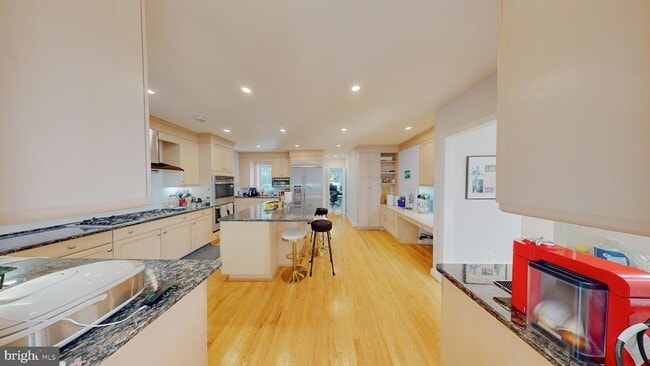 Building Photo - 8403 Bradmoor Dr