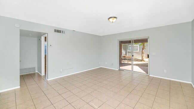 Building Photo - UPDATED PHOENIX RENTAL – 3 BED, 2 BATH NEA...