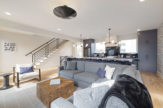 Building Photo - 1117 3rd Ave S